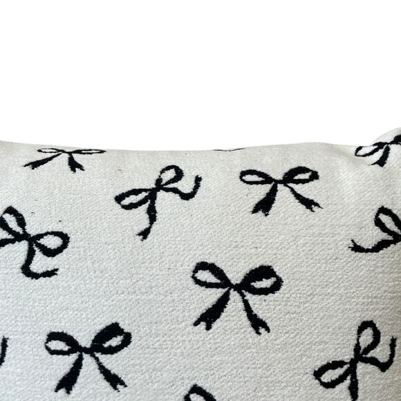 Cynthia Rowley BOW Feather Filled Pillow 20x20 Black & Cream NEW - Picture 3 of 12